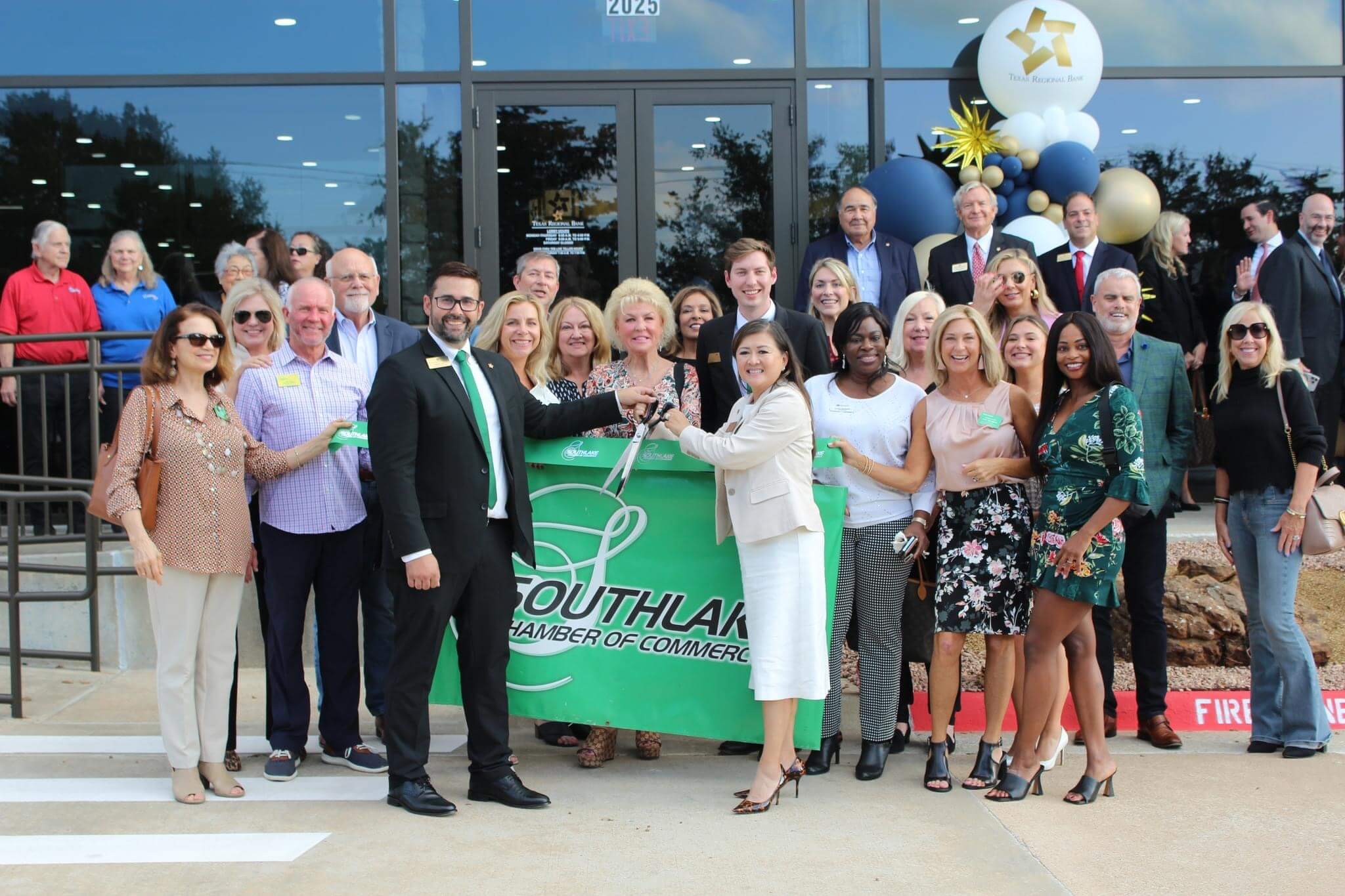Texas Regional Bank Hosts Ribbon Cutting in Southlake